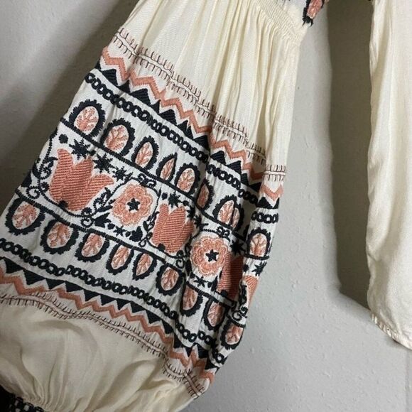 Urban Outfitters Ecote Embroidered Puff Sleeve Top - Picture 6 of 11